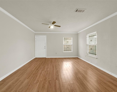 6819 Crestmont St - Photo Thumbnail 2