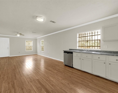 6819 Crestmont St - Photo Thumbnail 5