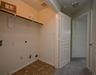 16806 Mammoth Springs Drive - Photo Thumbnail 15