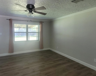 1807 Sleepy Creek Way - Photo Thumbnail 2