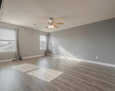 223 Sintra Lake Way - Photo Thumbnail 19