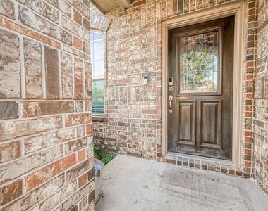 223 Sintra Lake Way - Photo Thumbnail 3