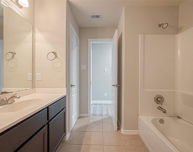223 Sintra Lake Way - Photo Thumbnail 32