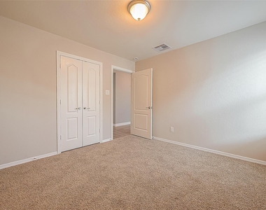 223 Sintra Lake Way - Photo Thumbnail 26
