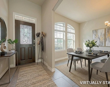 223 Sintra Lake Way - Photo Thumbnail 5