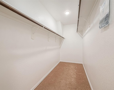223 Sintra Lake Way - Photo Thumbnail 25