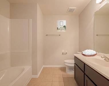 223 Sintra Lake Way - Photo Thumbnail 27