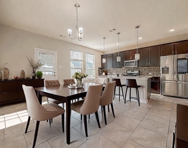 223 Sintra Lake Way - Photo Thumbnail 8