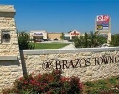 223 Sintra Lake Way - Photo Thumbnail 38