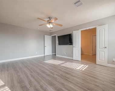 223 Sintra Lake Way - Photo Thumbnail 22