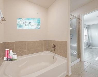 223 Sintra Lake Way - Photo Thumbnail 24