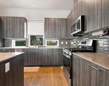 2124 Dennis Street - Photo Thumbnail 8