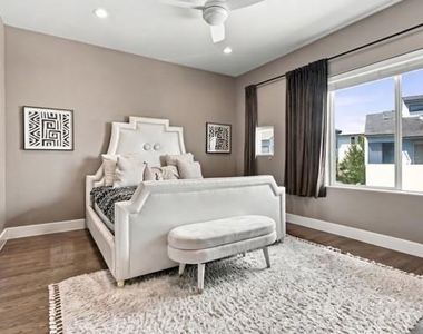 2124 Dennis Street - Photo Thumbnail 9