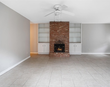 7500 West Loop S - Photo Thumbnail 4