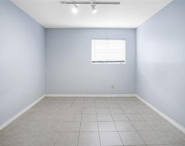 7500 West Loop S - Photo Thumbnail 11