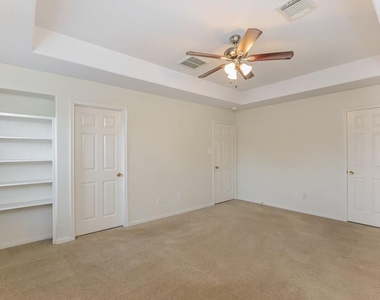 12226 Carriage Oak Circle - Photo Thumbnail 7