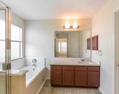12226 Carriage Oak Circle - Photo Thumbnail 8