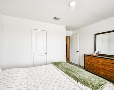 21223 Riverdew Drive - Photo Thumbnail 31