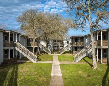 132 Oyster Creek Drive - Photo Thumbnail 23