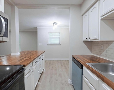 132 Oyster Creek Drive - Photo Thumbnail 4