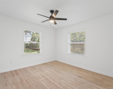 805 Parkstone Drive - Photo Thumbnail 10