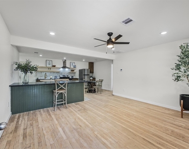 805 Parkstone Drive - Photo Thumbnail 2