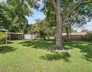 805 Parkstone Drive - Photo Thumbnail 13