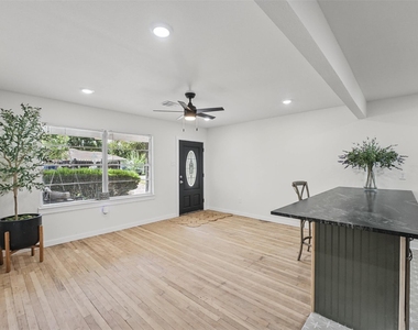 805 Parkstone Drive - Photo Thumbnail 3