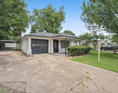 805 Parkstone Drive - Photo Thumbnail 1