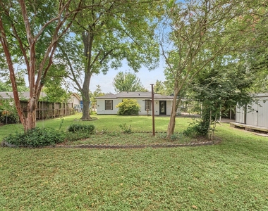 805 Parkstone Drive - Photo Thumbnail 12