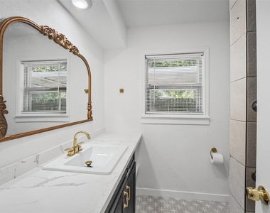 805 Parkstone Drive - Photo Thumbnail 7