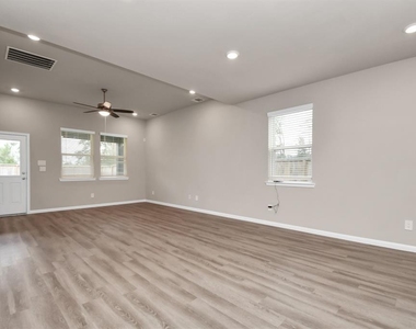 5810 Linda Cove Lane - Photo Thumbnail 11