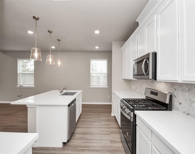 5810 Linda Cove Lane - Photo Thumbnail 6