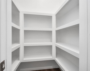 5810 Linda Cove Lane - Photo Thumbnail 12
