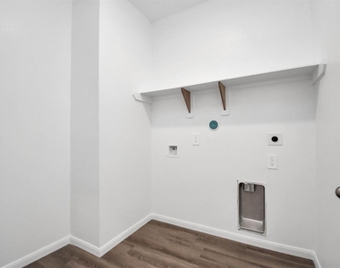5810 Linda Cove Lane - Photo Thumbnail 13