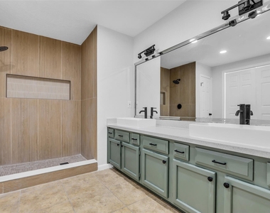 6835 Queensclub Drive - Photo Thumbnail 15