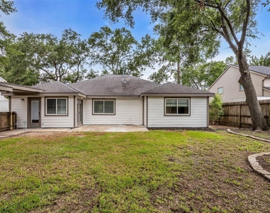 6835 Queensclub Drive - Photo Thumbnail 18