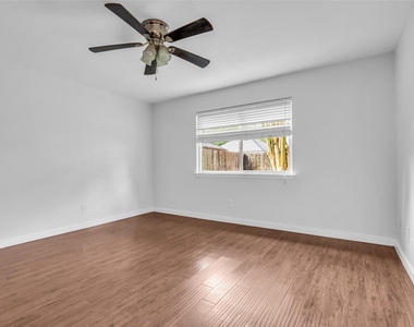 6835 Queensclub Drive - Photo Thumbnail 11