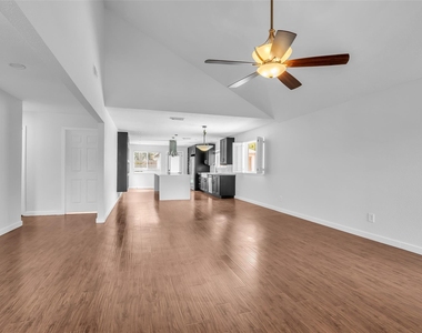 6835 Queensclub Drive - Photo Thumbnail 13