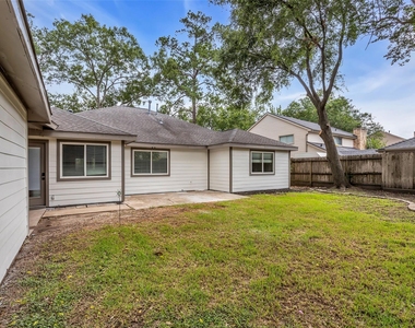 6835 Queensclub Drive - Photo Thumbnail 19