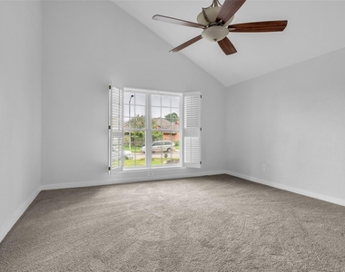 6835 Queensclub Drive - Photo Thumbnail 14