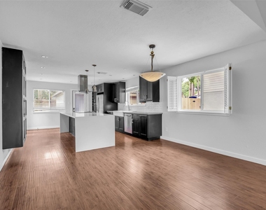 6835 Queensclub Drive - Photo Thumbnail 6
