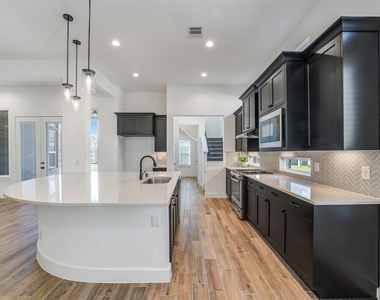 1703 Rosings Way - Photo Thumbnail 12