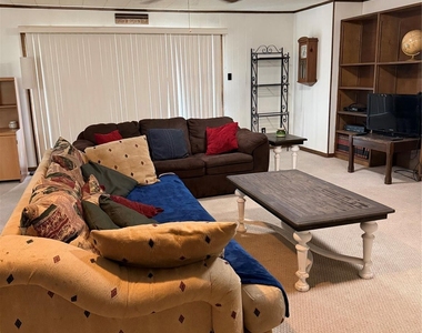 1906 Amy Drive - Photo Thumbnail 2