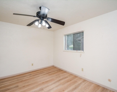 522 Jeff Davis Drive - Photo Thumbnail 16