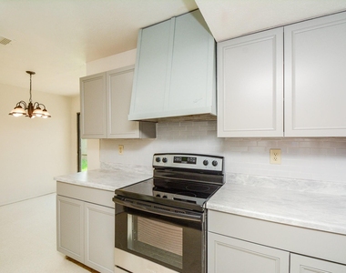 522 Jeff Davis Drive - Photo Thumbnail 3