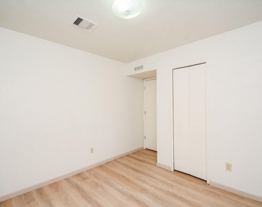 522 Jeff Davis Drive - Photo Thumbnail 13