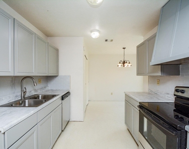522 Jeff Davis Drive - Photo Thumbnail 4
