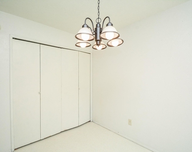 522 Jeff Davis Drive - Photo Thumbnail 5