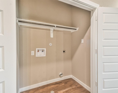 9860 Grosbeak Lane - Photo Thumbnail 10